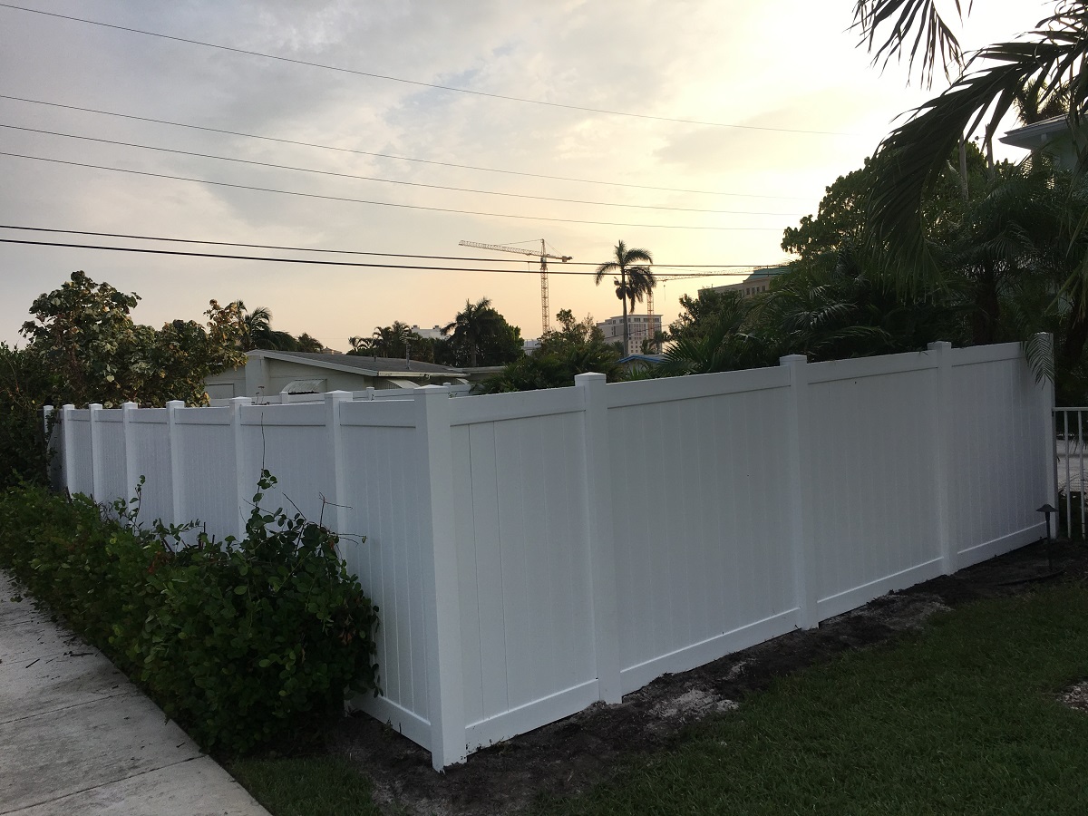 white pvc vinyl fences